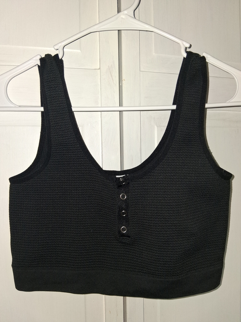 Colsie Black Waffle Knit Cropped Tank Top with Front Snap Detail